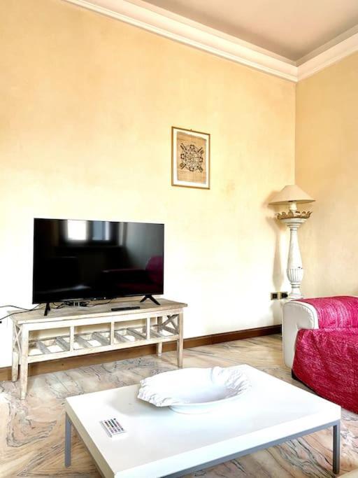 Apartment Under The Basilica Of Sant'Andrea Mantova Bagian luar foto