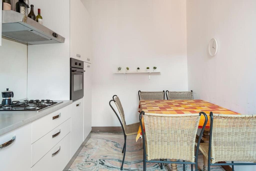 Apartment Under The Basilica Of Sant'Andrea Mantova Bagian luar foto