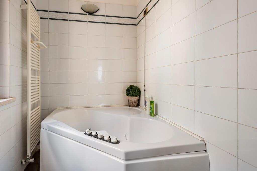 Apartment Under The Basilica Of Sant'Andrea Mantova Bagian luar foto