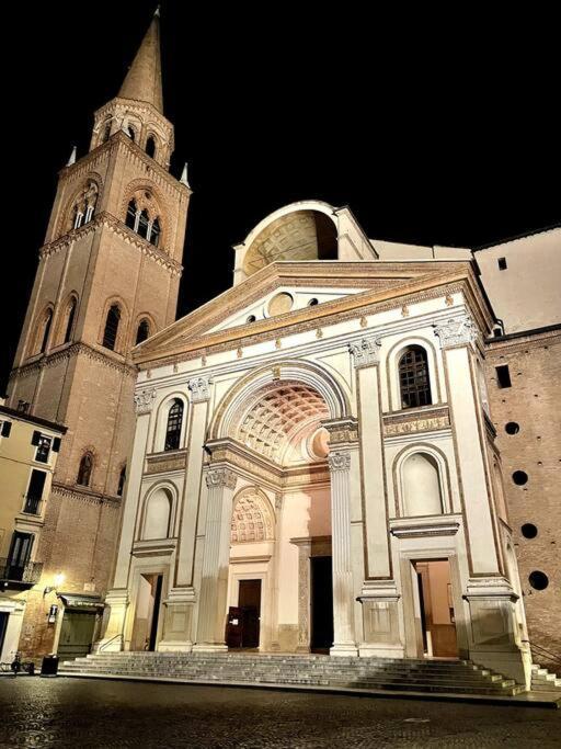 Apartment Under The Basilica Of Sant'Andrea Mantova Bagian luar foto