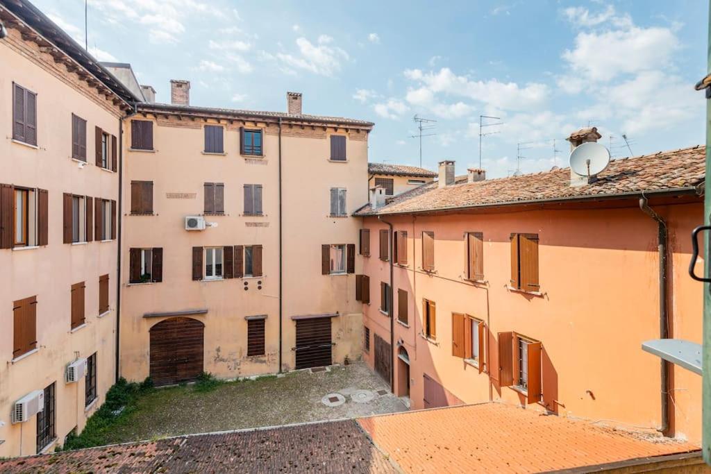Apartment Under The Basilica Of Sant'Andrea Mantova Bagian luar foto