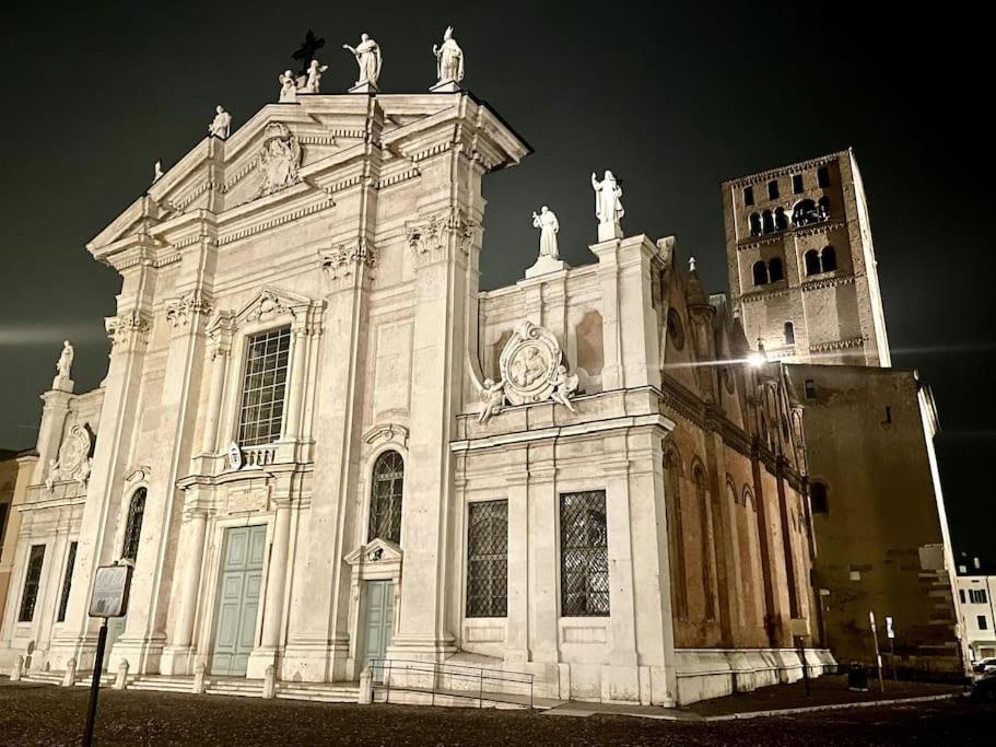 Apartment Under The Basilica Of Sant'Andrea Mantova Bagian luar foto
