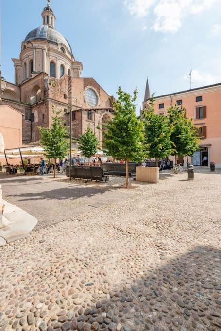 Apartment Under The Basilica Of Sant'Andrea Mantova Bagian luar foto