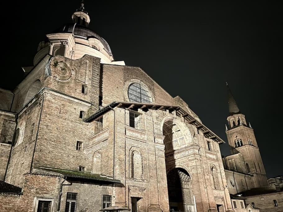 Apartment Under The Basilica Of Sant'Andrea Mantova Bagian luar foto