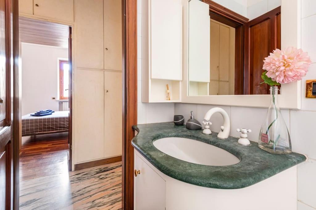 Apartment Under The Basilica Of Sant'Andrea Mantova Bagian luar foto