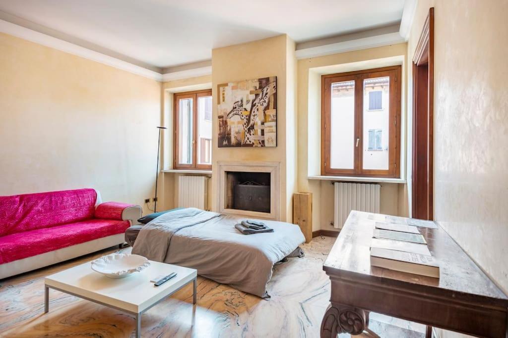Apartment Under The Basilica Of Sant'Andrea Mantova Bagian luar foto