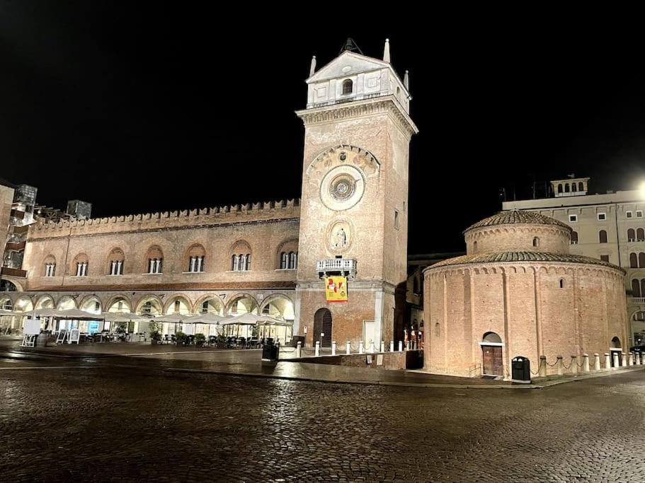 Apartment Under The Basilica Of Sant'Andrea Mantova Bagian luar foto